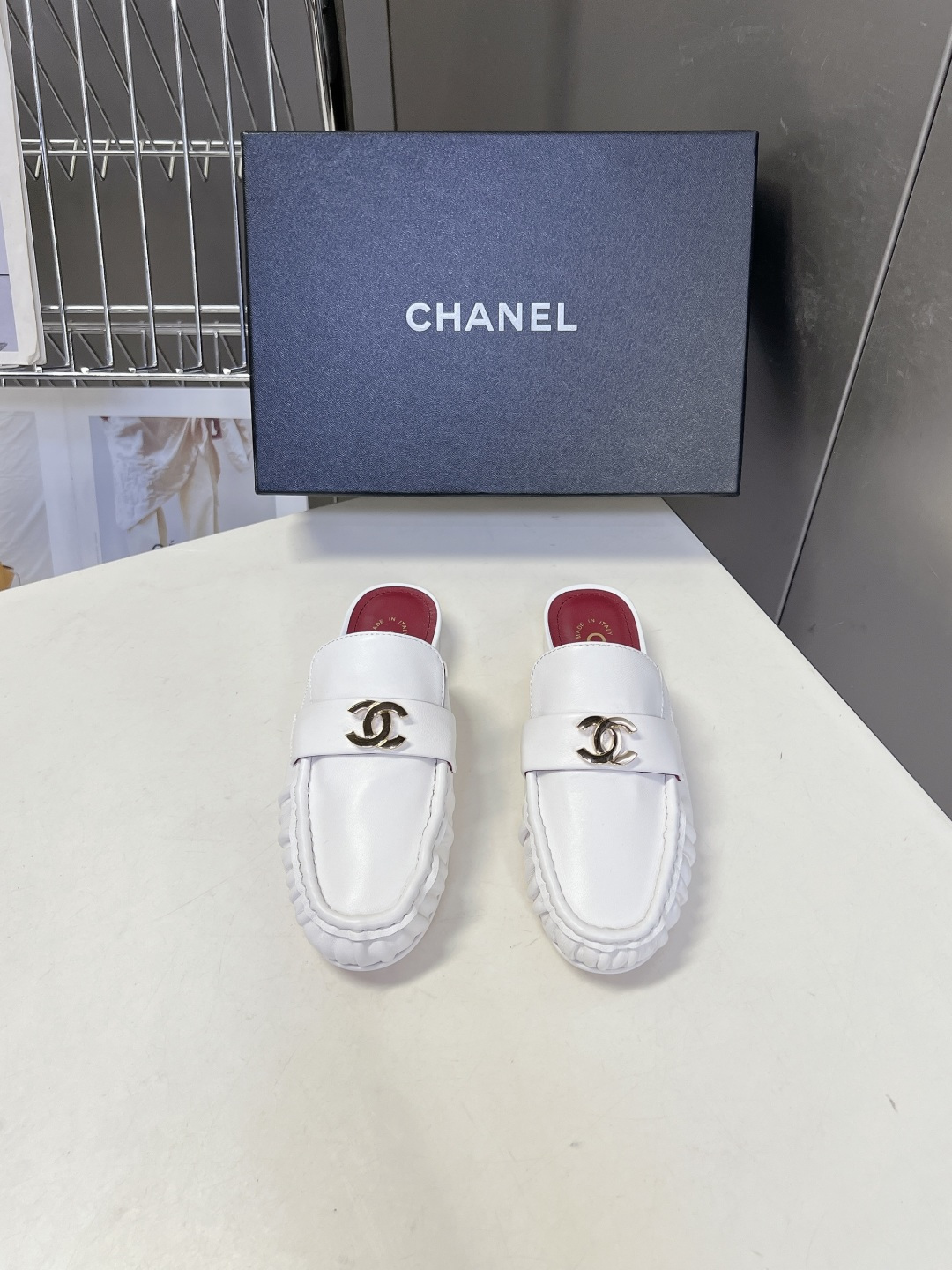 CHANEL香奈儿褶皱双C穆勒半拖乐福鞋超多明星网红种草 鞋身前侧采用手工抽褶捏皱工艺 立体风琴褶皱是本