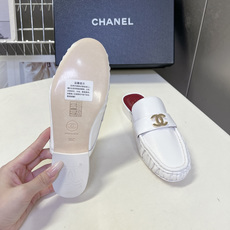 CHANEL香奈儿褶皱双C穆勒半拖乐福鞋超多明星网红种草 鞋身前侧采用手工抽褶捏皱工艺 立体风琴褶皱是本 CHANEL香奈儿褶皱双C穆勒半拖乐福鞋超多明星网红种草 鞋身前侧采用手工抽褶捏皱工艺 立体风琴褶皱是本