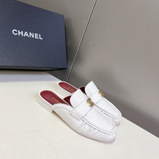 CHANEL香奈儿褶皱双C穆勒半拖乐福鞋超多明星网红种草 鞋身前侧采用手工抽褶捏皱工艺 立体风琴褶皱是本 CHANEL香奈儿褶皱双C穆勒半拖乐福鞋超多明星网红种草 鞋身前侧采用手工抽褶捏皱工艺 立体风琴褶皱是本