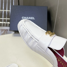 CHANEL香奈儿褶皱双C穆勒半拖乐福鞋超多明星网红种草 鞋身前侧采用手工抽褶捏皱工艺 立体风琴褶皱是本 CHANEL香奈儿褶皱双C穆勒半拖乐福鞋超多明星网红种草 鞋身前侧采用手工抽褶捏皱工艺 立体风琴褶皱是本