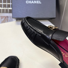 CHANEL香奈儿褶皱双C穆勒半拖乐福鞋超多明星网红种草 鞋身前侧采用手工抽褶捏皱工艺 立体风琴褶皱是本 CHANEL香奈儿褶皱双C穆勒半拖乐福鞋超多明星网红种草 鞋身前侧采用手工抽褶捏皱工艺 立体风琴褶皱是本