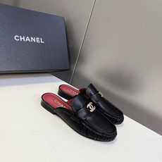 CHANEL香奈儿褶皱双C穆勒半拖乐福鞋超多明星网红种草 鞋身前侧采用手工抽褶捏皱工艺 立体风琴褶皱是本 CHANEL香奈儿褶皱双C穆勒半拖乐福鞋超多明星网红种草 鞋身前侧采用手工抽褶捏皱工艺 立体风琴褶皱是本
