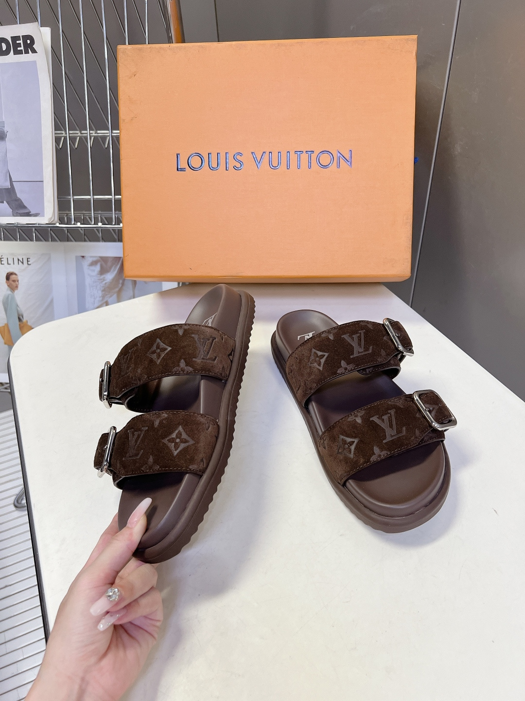 Louis Vuitton路易威登双搭扣凉拖超多明星网红种草 鞋面采用Monogram压纹小牛皮 立体老