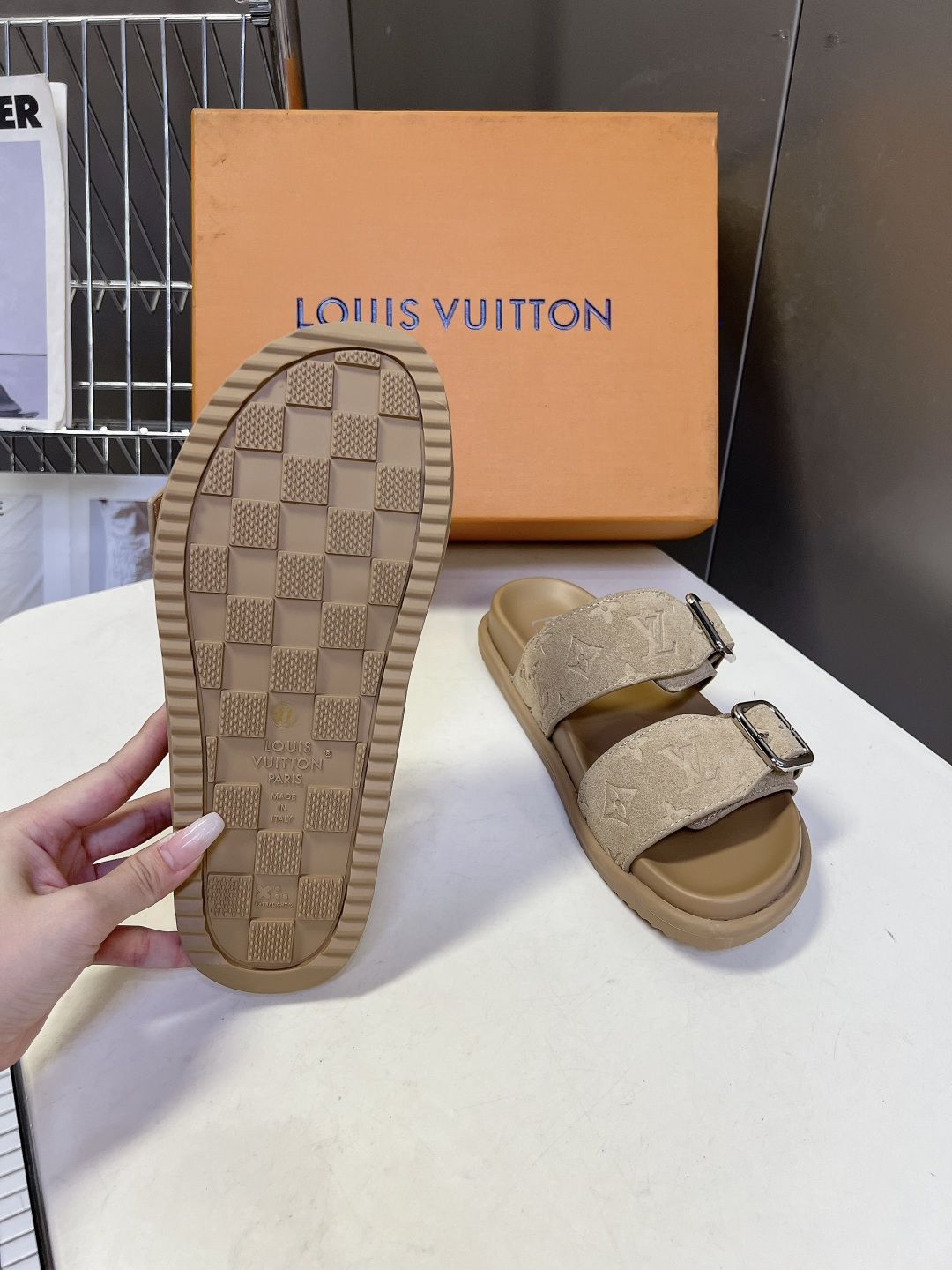 Louis Vuitton路易威登双搭扣凉拖超多明星网红种草 鞋面采用Monogram压纹小牛皮 立体老