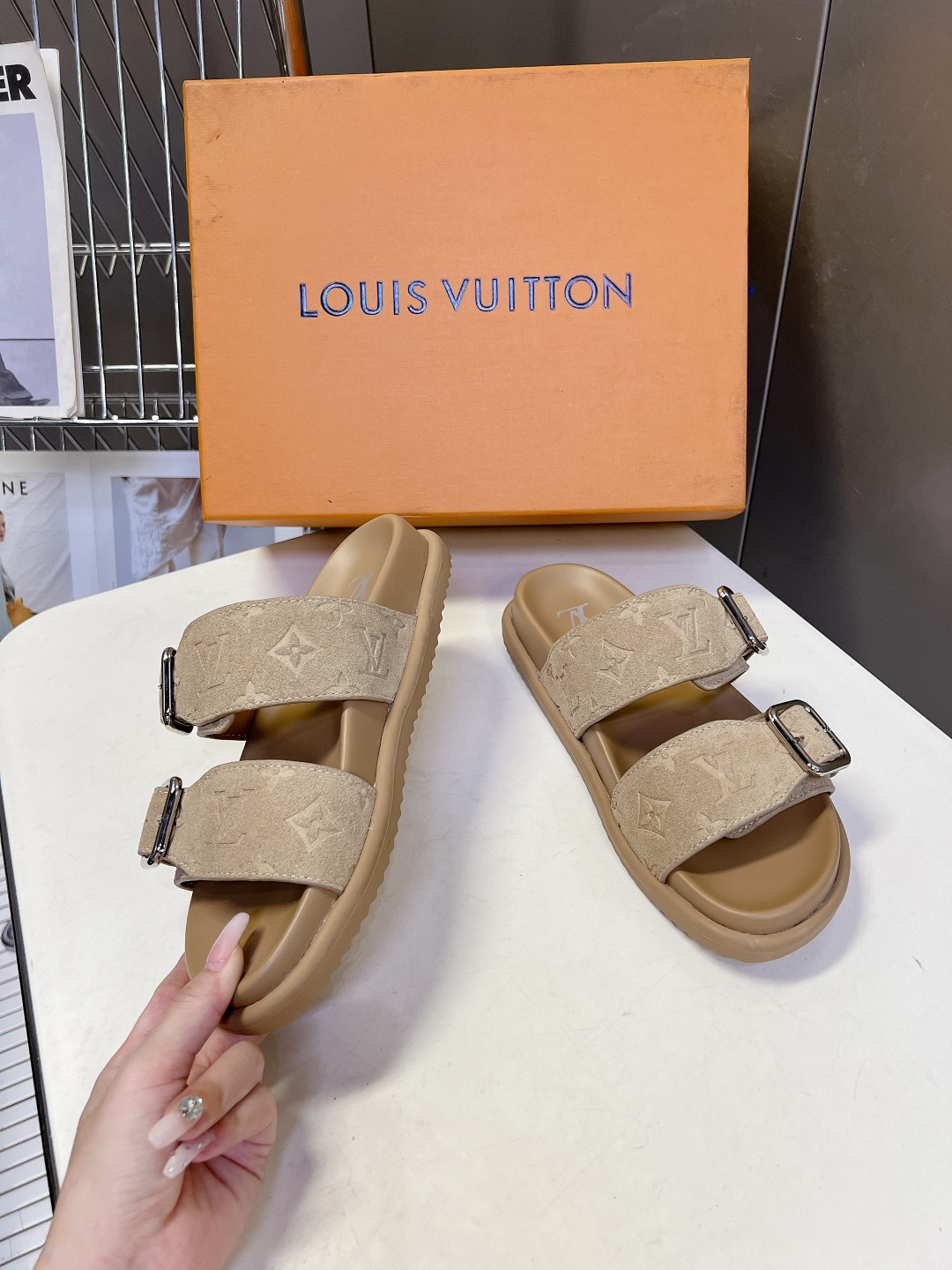 Louis Vuitton路易威登双搭扣凉拖超多明星网红种草 鞋面采用Monogram压纹小牛皮 立体老