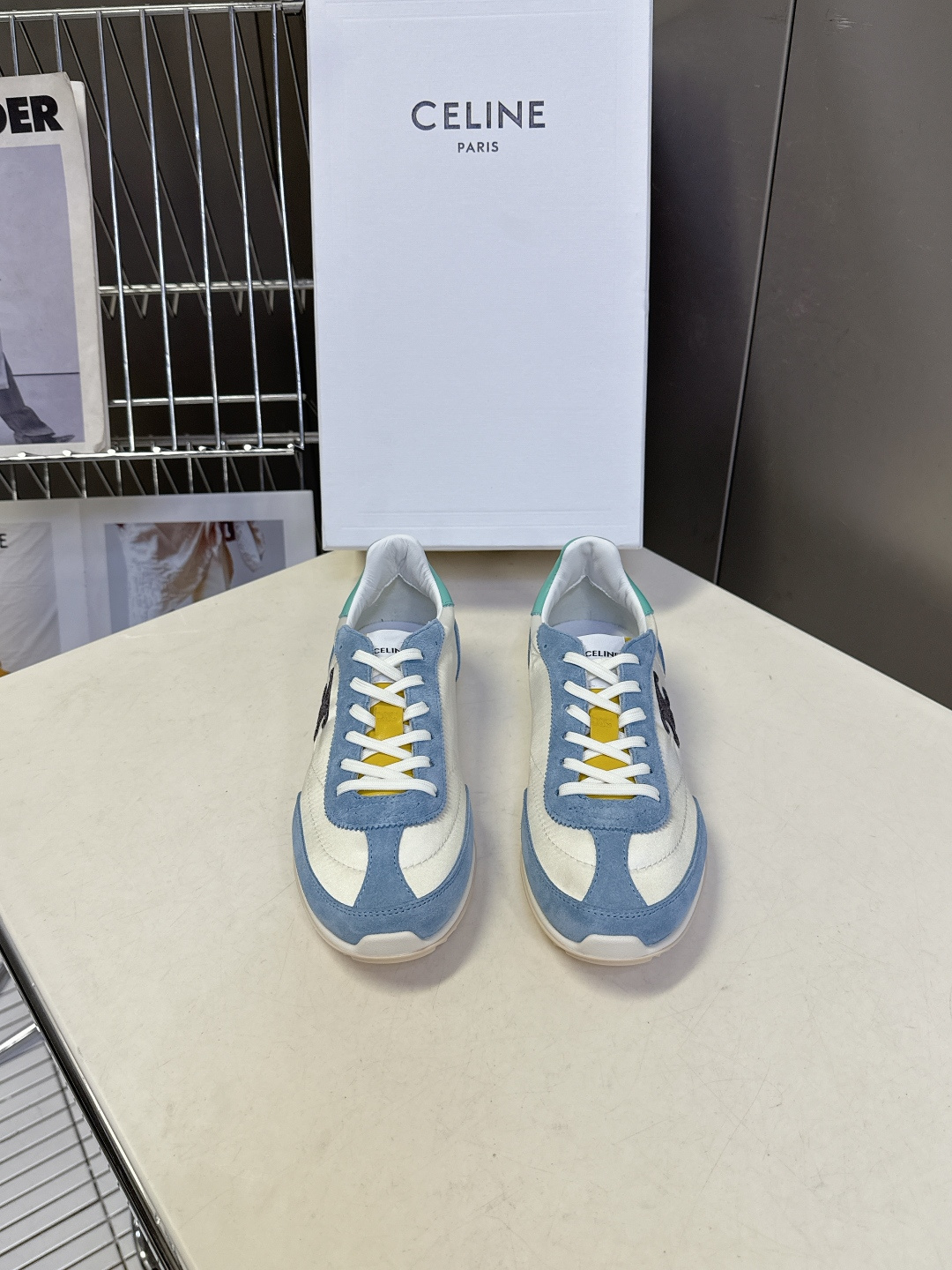 NO:876819,CELINE's latest racer series for spring and summer. Forrest Gump shoes. Sports shoes. Many celebrities and fashion bloggers have planted Arkump shoes. The design of Forrest Gump shoes is classic and never goes out of style. It is cool and versatile. Whether it is sports style or casual wear for daily outings, it can be perfectly adapted to easily enhance the texture of the overall look. Moreover, the design of this pair of shoes fits the shape of the foot. It will not tire your feet when walking. It is also very breathable in spring and summer and will not make you sweat. Whether you are going shopping, traveling or exercising, it can be your best match.  Upper with high mercerized cowhide stitching and breathable fabric. Original private model outsole Size 35-40, casual shoes/sports shoes, celine, sneakers, cowhide19860909CELINE思琳春夏最新款Racer系列 阿甘鞋 运动鞋 超多明星时尚博主种草 阿甘鞋鞋型设计经典永不过时 酷帅又百搭无论是运动风穿搭 还是日常出街的休闲装,它都能完美适配,轻松提升整体造型的质感 而且这双鞋的设计很贴合脚型,走路不累脚,春夏穿着也很透气,不会闷汗 不管你是去逛街、旅行还是运动,它都能成为你的最佳搭子 鞋面高丝光牛皮拼接透气布 原版私模大底Size35-40,休闲鞋/运动鞋,celine,sneakers,cowhide,Women's Shoes