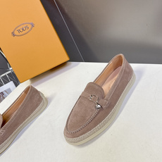 TOD'S托德斯春夏最新款的草编底乐福鞋超多明星网红种草 鞋底边缘采用拉菲草编织工艺 自带度假感和松弛感 TOD'S托德斯春夏最新款的草编底乐福鞋超多明星网红种草 鞋底边缘采用拉菲草编织工艺 自带度假感和松弛感