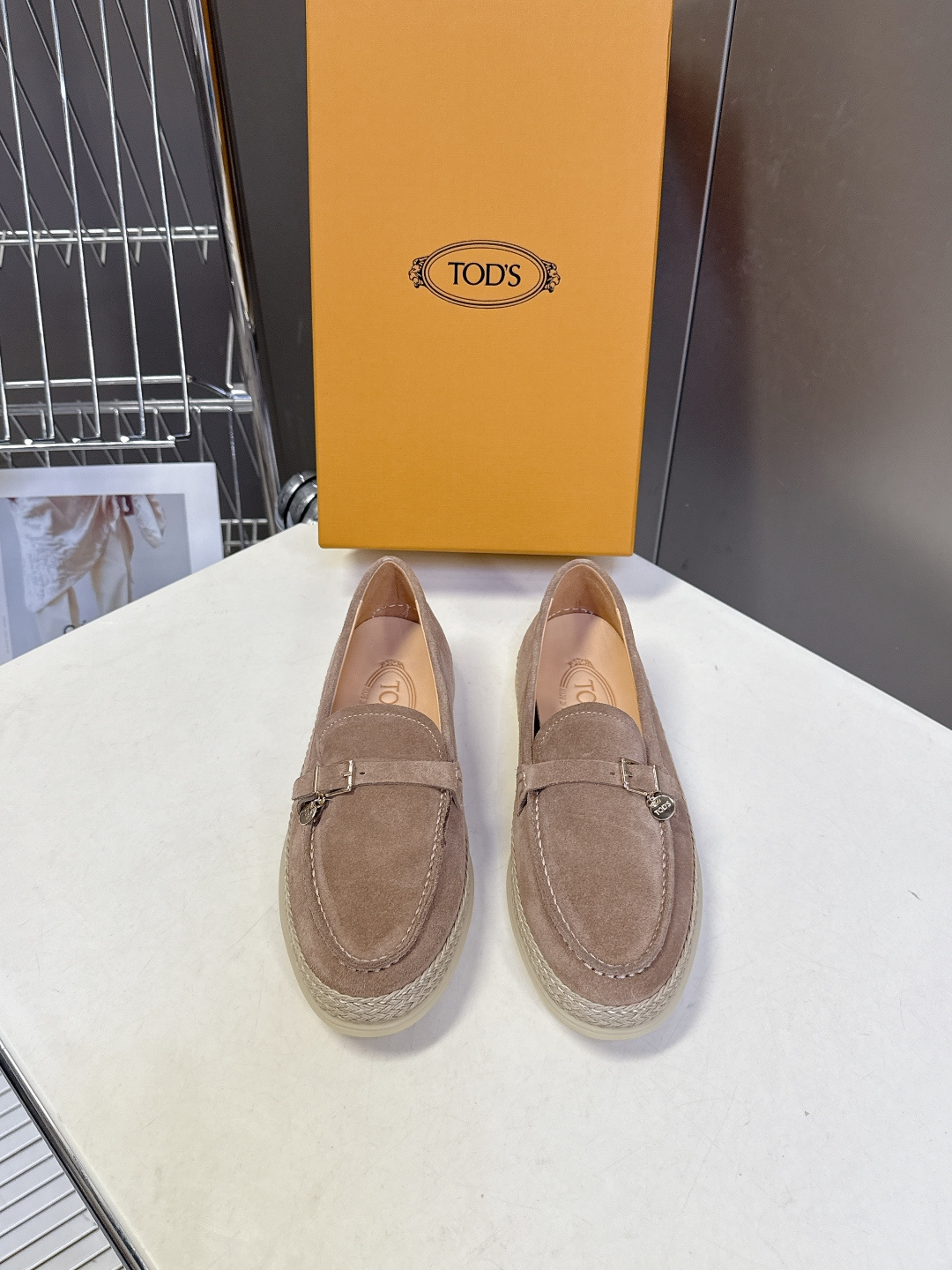 TOD'S托德斯春夏最新款的草编底乐福鞋超多明星网红种草 鞋底边缘采用拉菲草编织工艺 自带度假感和松弛感