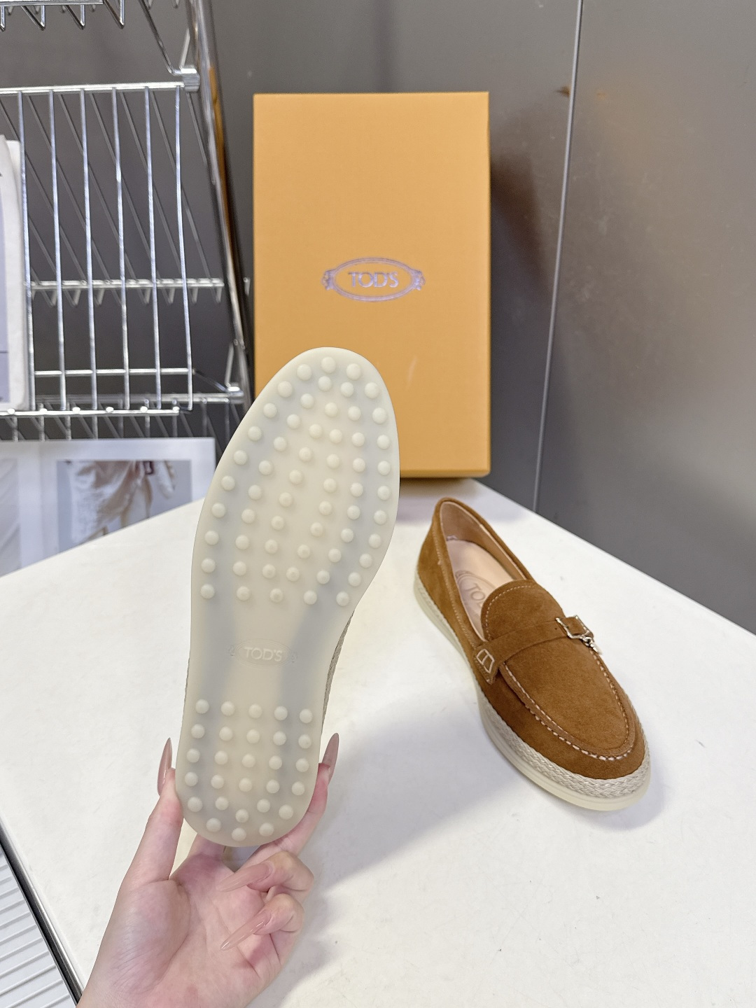 TOD'S托德斯春夏最新款的草编底乐福鞋超多明星网红种草 鞋底边缘采用拉菲草编织工艺 自带度假感和松弛感