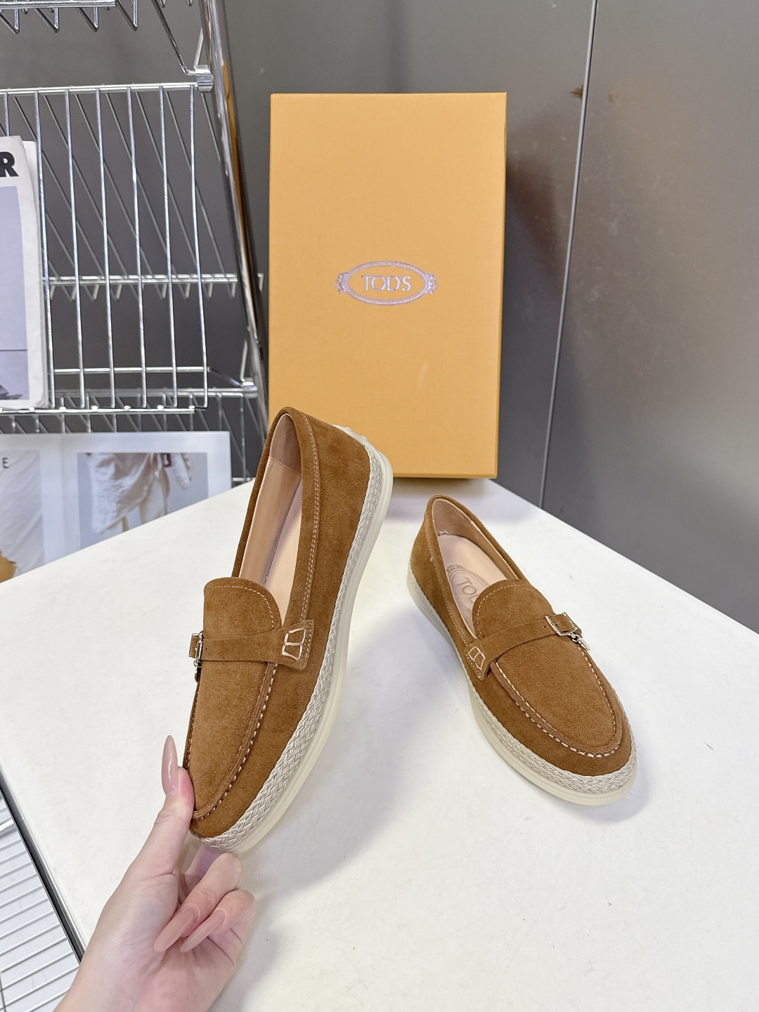 TOD'S托德斯春夏最新款的草编底乐福鞋超多明星网红种草 鞋底边缘采用拉菲草编织工艺 自带度假感和松弛感