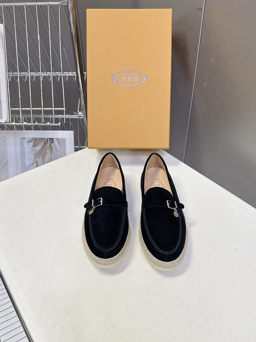 TOD'S托德斯春夏最新款的草编底乐福鞋超多明星网红种草 鞋底边缘采用拉菲草编织工艺 自带度假感和松弛感