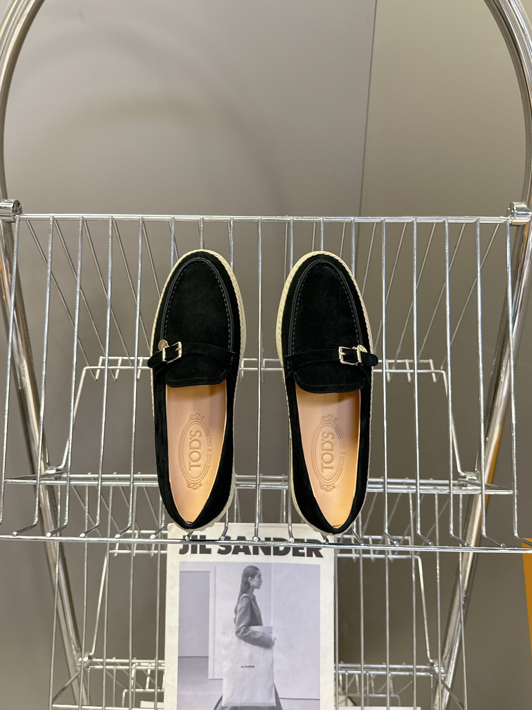 TOD'S托德斯春夏最新款的草编底乐福鞋超多明星网红种草 鞋底边缘采用拉菲草编织工艺 自带度假感和松弛感 TOD'S托德斯春夏最新款的草编底乐福鞋超多明星网红种草 鞋底边缘采用拉菲草编织工艺 自带度假感和松弛感
