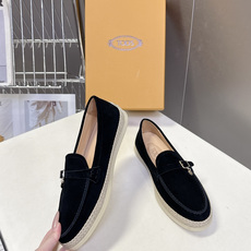 TOD'S托德斯春夏最新款的草编底乐福鞋超多明星网红种草 鞋底边缘采用拉菲草编织工艺 自带度假感和松弛感 TOD'S托德斯春夏最新款的草编底乐福鞋超多明星网红种草 鞋底边缘采用拉菲草编织工艺 自带度假感和松弛感