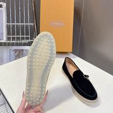 TOD'S托德斯春夏最新款的草编底乐福鞋超多明星网红种草 鞋底边缘采用拉菲草编织工艺 自带度假感和松弛感 TOD'S托德斯春夏最新款的草编底乐福鞋超多明星网红种草 鞋底边缘采用拉菲草编织工艺 自带度假感和松弛感