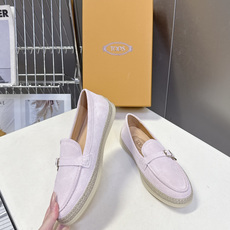 TOD'S托德斯春夏最新款的草编底乐福鞋超多明星网红种草 鞋底边缘采用拉菲草编织工艺 自带度假感和松弛感 TOD'S托德斯春夏最新款的草编底乐福鞋超多明星网红种草 鞋底边缘采用拉菲草编织工艺 自带度假感和松弛感