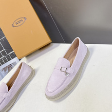 TOD'S托德斯春夏最新款的草编底乐福鞋超多明星网红种草 鞋底边缘采用拉菲草编织工艺 自带度假感和松弛感 TOD'S托德斯春夏最新款的草编底乐福鞋超多明星网红种草 鞋底边缘采用拉菲草编织工艺 自带度假感和松弛感