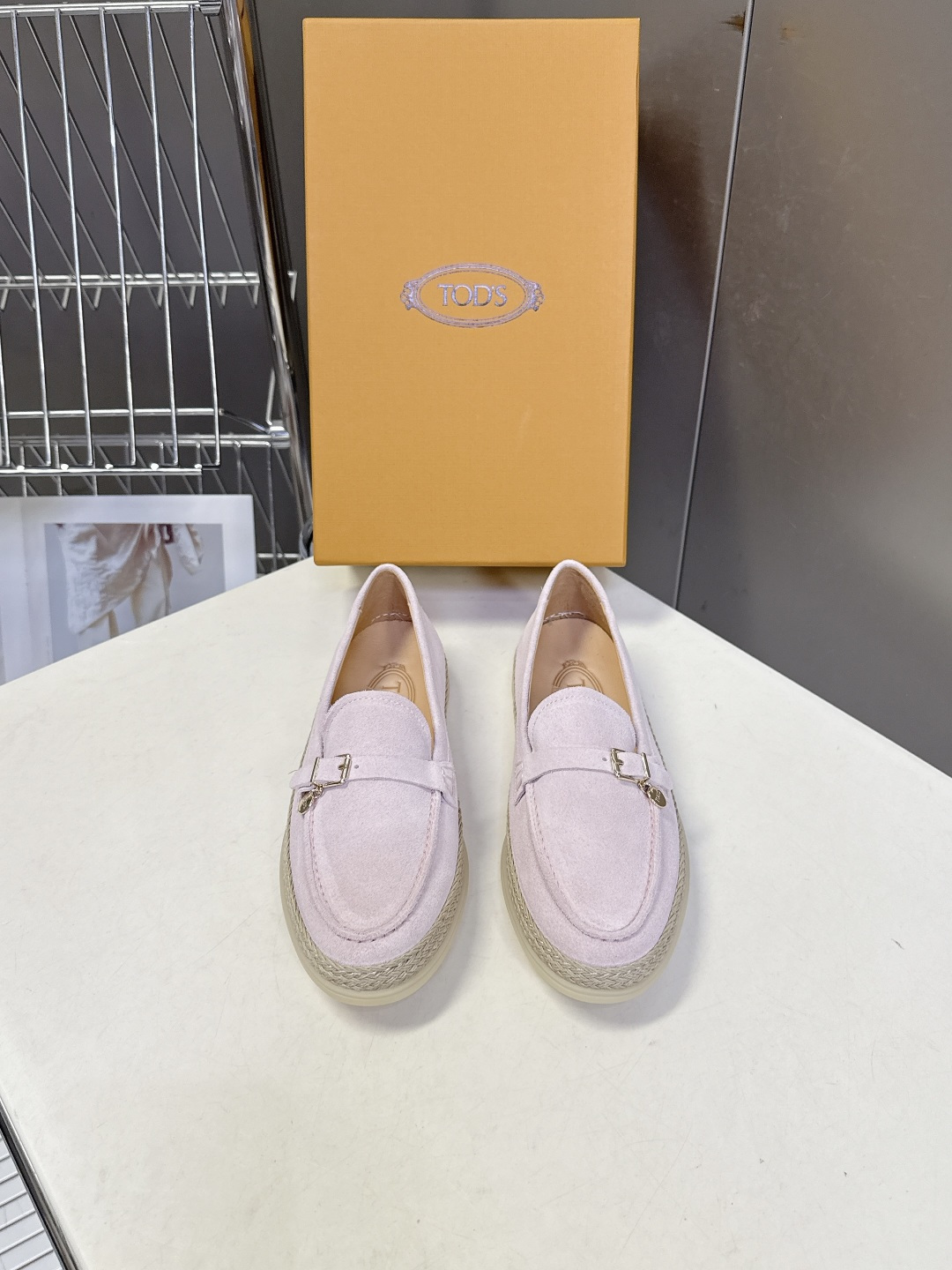 TOD'S托德斯春夏最新款的草编底乐福鞋超多明星网红种草 鞋底边缘采用拉菲草编织工艺 自带度假感和松弛感