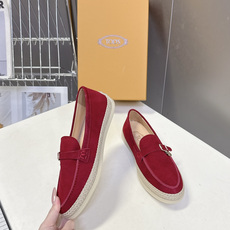 TOD'S托德斯春夏最新款的草编底乐福鞋超多明星网红种草 鞋底边缘采用拉菲草编织工艺 自带度假感和松弛感 TOD'S托德斯春夏最新款的草编底乐福鞋超多明星网红种草 鞋底边缘采用拉菲草编织工艺 自带度假感和松弛感