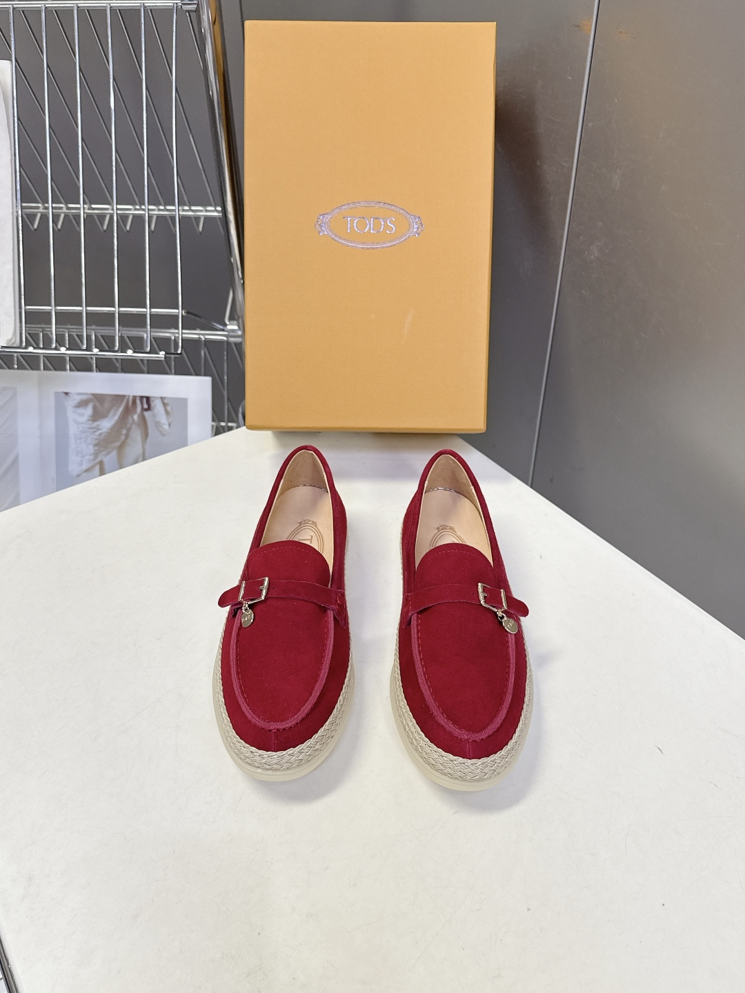 TOD'S托德斯春夏最新款的草编底乐福鞋超多明星网红种草 鞋底边缘采用拉菲草编织工艺 自带度假感和松弛感