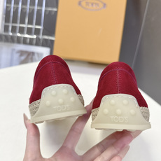 TOD'S托德斯春夏最新款的草编底乐福鞋超多明星网红种草 鞋底边缘采用拉菲草编织工艺 自带度假感和松弛感 TOD'S托德斯春夏最新款的草编底乐福鞋超多明星网红种草 鞋底边缘采用拉菲草编织工艺 自带度假感和松弛感
