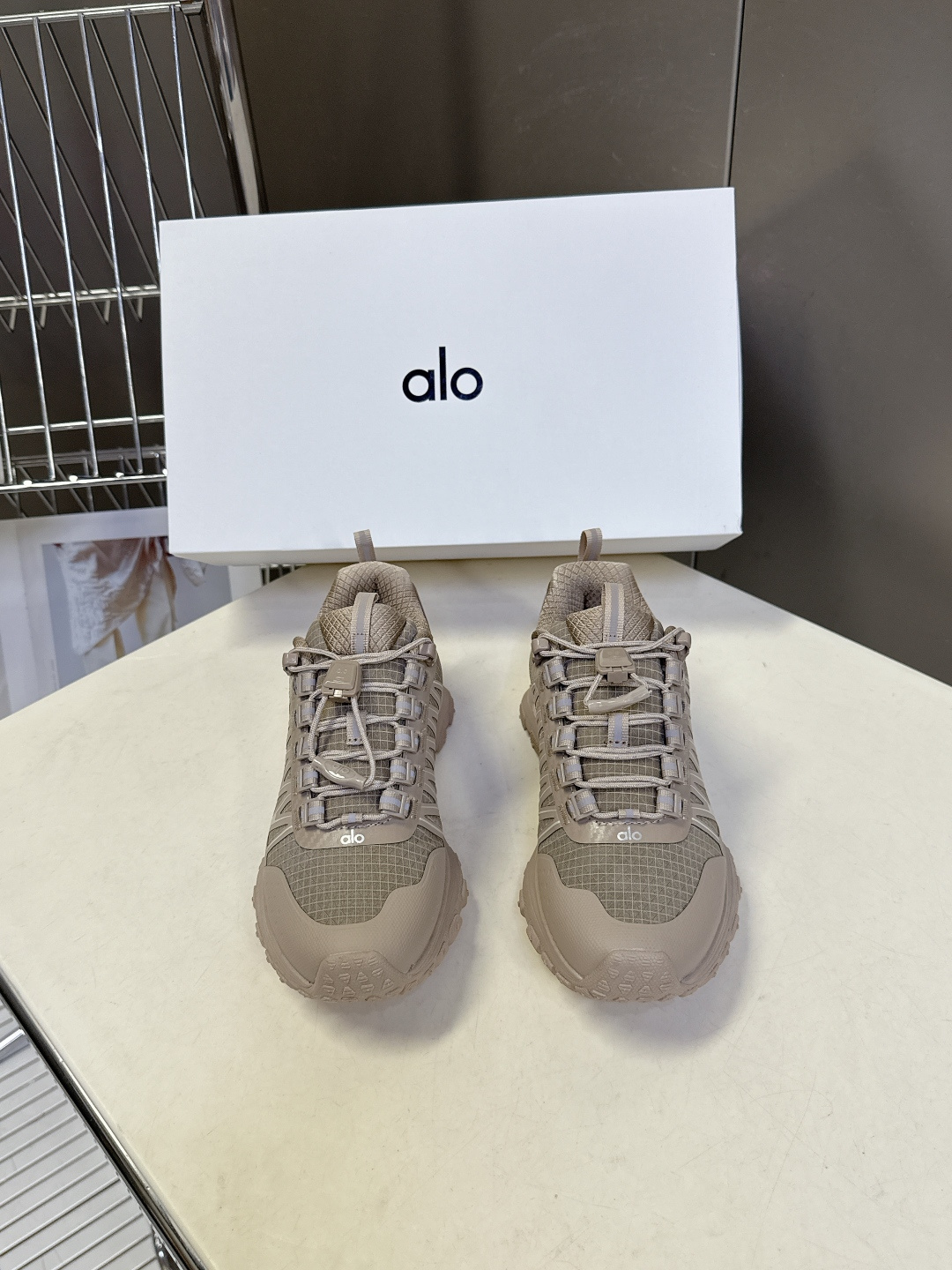 ALO Yoga Trail 春夏最新款户外越野休闲鞋 运动鞋超多明星网红种草 这款是Alo Yoga（