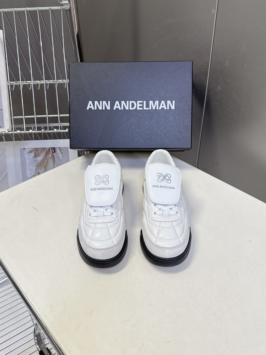 ANN ANDELMAN春夏最新款翻盖菱格德训鞋超多明星网红种草 ANN ANDELMAN是国内设计师轻