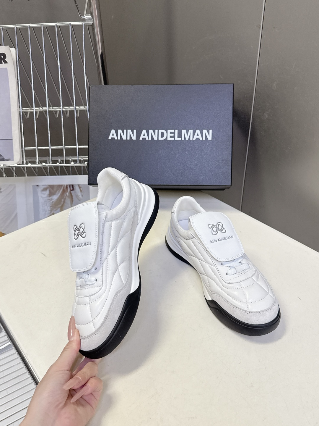 ANN ANDELMAN春夏最新款翻盖菱格德训鞋超多明星网红种草 ANN ANDELMAN是国内设计师轻