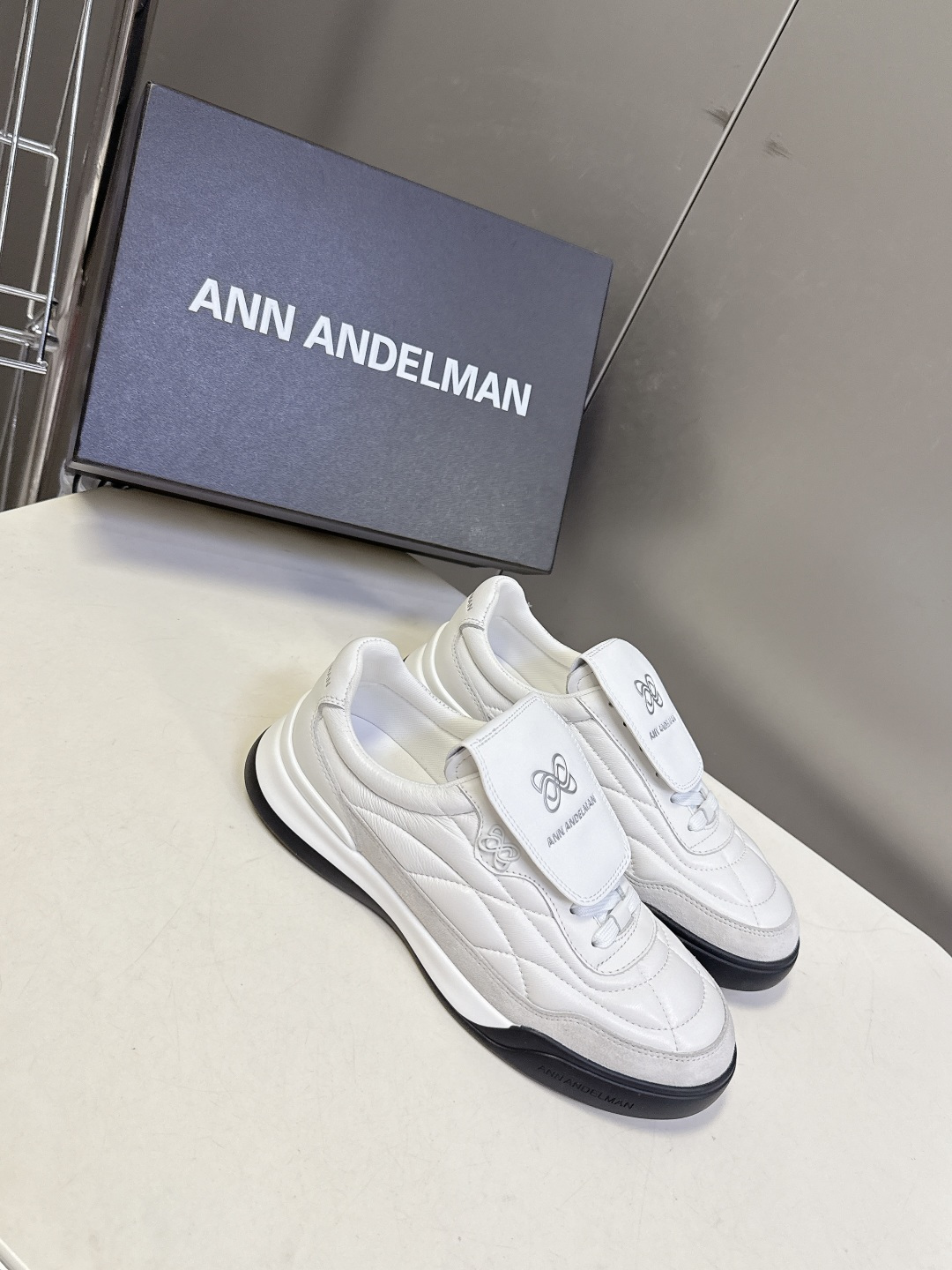 ANN ANDELMAN春夏最新款翻盖菱格德训鞋超多明星网红种草 ANN ANDELMAN是国内设计师轻