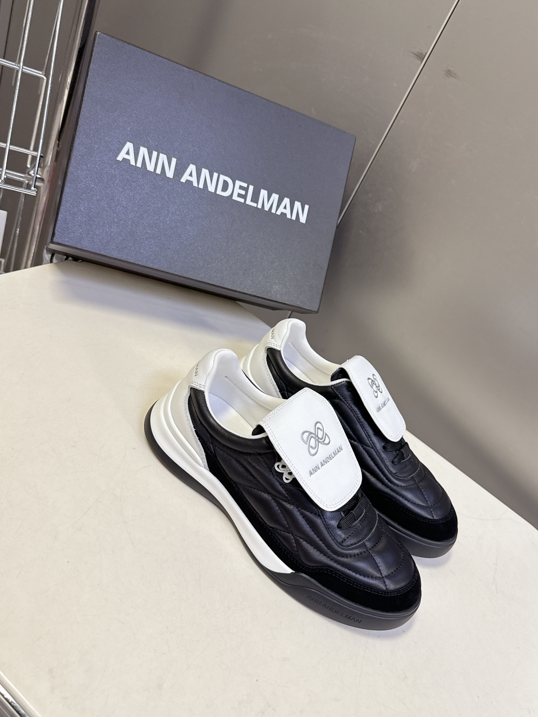 ANN ANDELMAN春夏最新款翻盖菱格德训鞋超多明星网红种草 ANN ANDELMAN是国内设计师轻