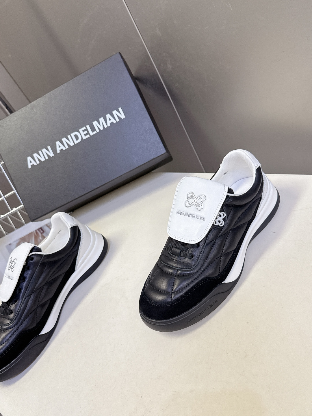 ANN ANDELMAN春夏最新款翻盖菱格德训鞋超多明星网红种草 ANN ANDELMAN是国内设计师轻