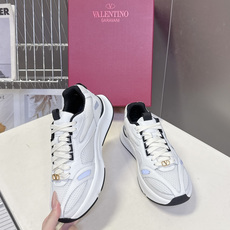 Valentino华伦天奴DEMIVEE春夏最新款老爹运动鞋超多明星网红种草 复古90年代运动风老爹鞋轮 Valentino华伦天奴DEMIVEE春夏最新款老爹运动鞋超多明星网红种草 复古90年代运动风老爹鞋轮