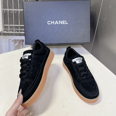 香奈儿CHANEL春夏最新款菱格纹德训鞋超多明星网红种草 鞋面的菱格缝线是香奈儿的经典元素 源自品牌包包 香奈儿CHANEL春夏最新款菱格纹德训鞋超多明星网红种草 鞋面的菱格缝线是香奈儿的经典元素 源自品牌包包