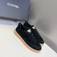 香奈儿CHANEL春夏最新款菱格纹德训鞋超多明星网红种草 鞋面的菱格缝线是香奈儿的经典元素 源自品牌包包 香奈儿CHANEL春夏最新款菱格纹德训鞋超多明星网红种草 鞋面的菱格缝线是香奈儿的经典元素 源自品牌包包