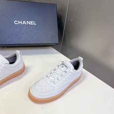 香奈儿CHANEL春夏最新款菱格纹德训鞋超多明星网红种草 鞋面的菱格缝线是香奈儿的经典元素 源自品牌包包 香奈儿CHANEL春夏最新款菱格纹德训鞋超多明星网红种草 鞋面的菱格缝线是香奈儿的经典元素 源自品牌包包
