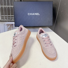 香奈儿CHANEL春夏最新款菱格纹德训鞋超多明星网红种草 鞋面的菱格缝线是香奈儿的经典元素 源自品牌包包 香奈儿CHANEL春夏最新款菱格纹德训鞋超多明星网红种草 鞋面的菱格缝线是香奈儿的经典元素 源自品牌包包