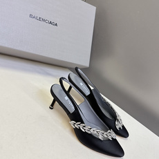 Balenciaga巴黎世家 × Manolo Blahnik 联名后绊带缎面水晶高跟鞋超多明星网红种草 Balenciaga巴黎世家 × Manolo Blahnik 联名后绊带缎面水晶高跟鞋超多明星网红种草