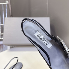 Balenciaga巴黎世家 × Manolo Blahnik 联名后绊带缎面水晶高跟鞋超多明星网红种草 Balenciaga巴黎世家 × Manolo Blahnik 联名后绊带缎面水晶高跟鞋超多明星网红种草