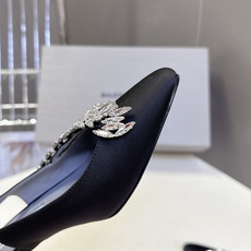 Balenciaga巴黎世家 × Manolo Blahnik 联名后绊带缎面水晶高跟鞋超多明星网红种草 Balenciaga巴黎世家 × Manolo Blahnik 联名后绊带缎面水晶高跟鞋超多明星网红种草