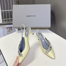 Balenciaga巴黎世家 × Manolo Blahnik 联名后绊带缎面水晶高跟鞋超多明星网红种草 Balenciaga巴黎世家 × Manolo Blahnik 联名后绊带缎面水晶高跟鞋超多明星网红种草