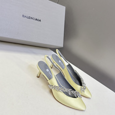 Balenciaga巴黎世家 × Manolo Blahnik 联名后绊带缎面水晶高跟鞋超多明星网红种草 Balenciaga巴黎世家 × Manolo Blahnik 联名后绊带缎面水晶高跟鞋超多明星网红种草