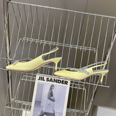 Balenciaga巴黎世家 × Manolo Blahnik 联名后绊带缎面水晶高跟鞋超多明星网红种草 Balenciaga巴黎世家 × Manolo Blahnik 联名后绊带缎面水晶高跟鞋超多明星网红种草