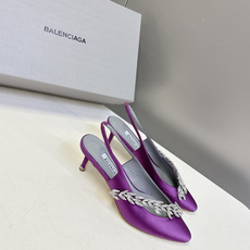 Balenciaga巴黎世家 × Manolo Blahnik 联名后绊带缎面水晶高跟鞋超多明星网红种草 Balenciaga巴黎世家 × Manolo Blahnik 联名后绊带缎面水晶高跟鞋超多明星网红种草