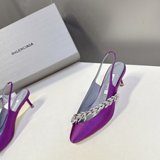 Balenciaga巴黎世家 × Manolo Blahnik 联名后绊带缎面水晶高跟鞋超多明星网红种草 Balenciaga巴黎世家 × Manolo Blahnik 联名后绊带缎面水晶高跟鞋超多明星网红种草