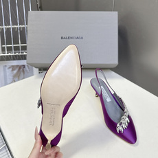 Balenciaga巴黎世家 × Manolo Blahnik 联名后绊带缎面水晶高跟鞋超多明星网红种草 Balenciaga巴黎世家 × Manolo Blahnik 联名后绊带缎面水晶高跟鞋超多明星网红种草