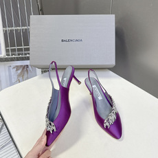 Balenciaga巴黎世家 × Manolo Blahnik 联名后绊带缎面水晶高跟鞋超多明星网红种草 Balenciaga巴黎世家 × Manolo Blahnik 联名后绊带缎面水晶高跟鞋超多明星网红种草