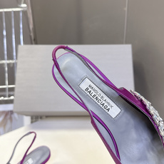 Balenciaga巴黎世家 × Manolo Blahnik 联名后绊带缎面水晶高跟鞋超多明星网红种草 Balenciaga巴黎世家 × Manolo Blahnik 联名后绊带缎面水晶高跟鞋超多明星网红种草
