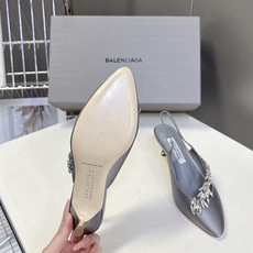 Balenciaga巴黎世家 × Manolo Blahnik 联名后绊带缎面水晶高跟鞋超多明星网红种草 Balenciaga巴黎世家 × Manolo Blahnik 联名后绊带缎面水晶高跟鞋超多明星网红种草
