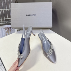 Balenciaga巴黎世家 × Manolo Blahnik 联名后绊带缎面水晶高跟鞋超多明星网红种草 Balenciaga巴黎世家 × Manolo Blahnik 联名后绊带缎面水晶高跟鞋超多明星网红种草