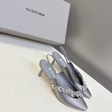 Balenciaga巴黎世家 × Manolo Blahnik 联名后绊带缎面水晶高跟鞋超多明星网红种草 Balenciaga巴黎世家 × Manolo Blahnik 联名后绊带缎面水晶高跟鞋超多明星网红种草