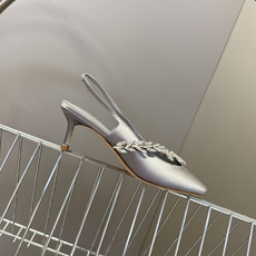 Balenciaga巴黎世家 × Manolo Blahnik 联名后绊带缎面水晶高跟鞋超多明星网红种草 Balenciaga巴黎世家 × Manolo Blahnik 联名后绊带缎面水晶高跟鞋超多明星网红种草